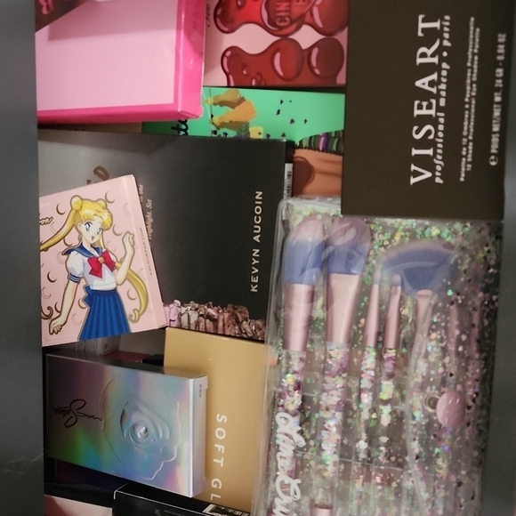 Make up mystery bundle Retail 200- 250